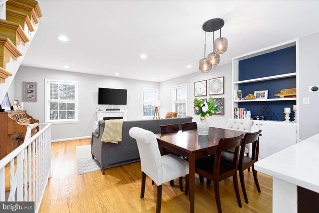 2049 S GLEBE RD, Arlington, VA 22204