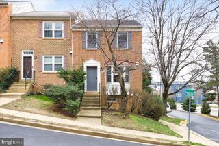 2049 S GLEBE RD, Arlington, VA 22204