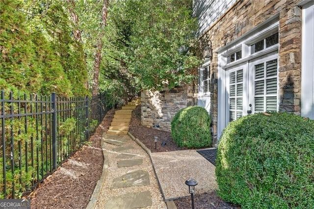 3100 Rhodenhaven Drive NW, Atlanta, GA 30327