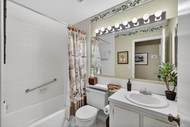 4934 SABLE PINE Circle B, West Palm Beach, FL 33417