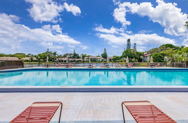 4934 SABLE PINE Circle B, West Palm Beach, FL 33417
