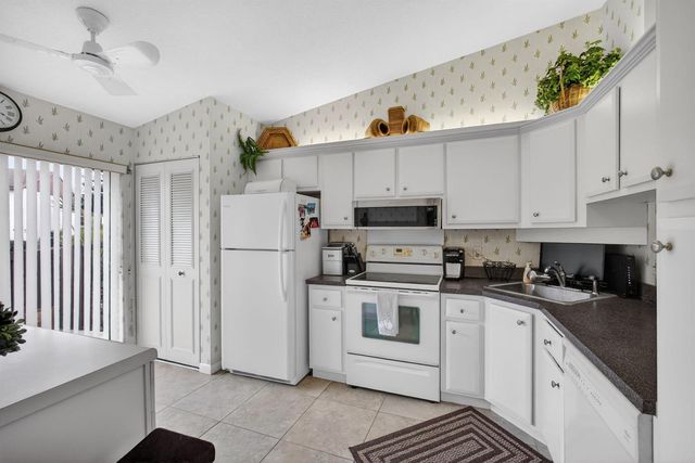 4934 SABLE PINE Circle B, West Palm Beach, FL 33417