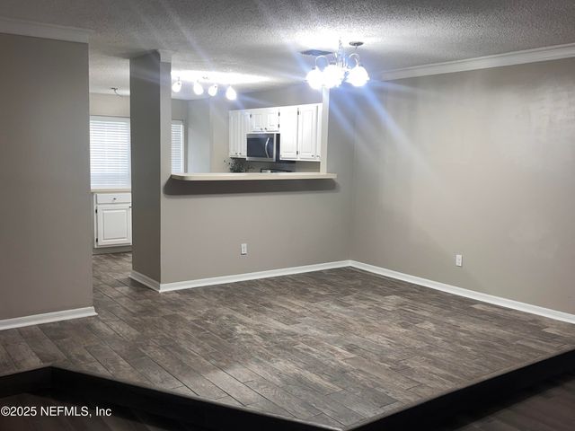 5215 SAN JOSE Boulevard, 101, Jacksonville, FL 32207