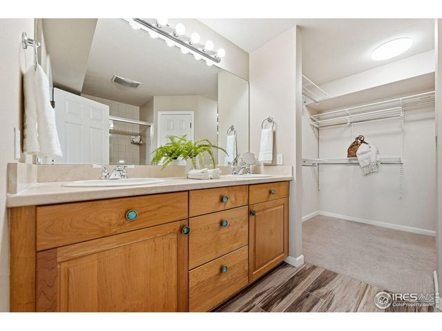 944 Ivanhoe St, Denver, CO 80220