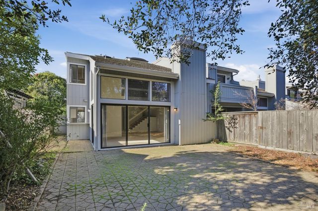 2700 Pike Dr, Napa, CA 94558