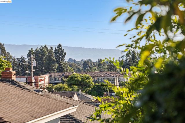 1036 Spring Ct, Hayward, CA 94542