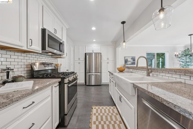1036 Spring Ct, Hayward, CA 94542
