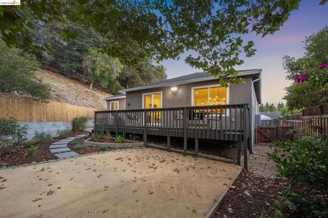 1036 Spring Ct, Hayward, CA 94542