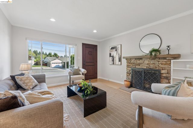 1036 Spring Ct, Hayward, CA 94542