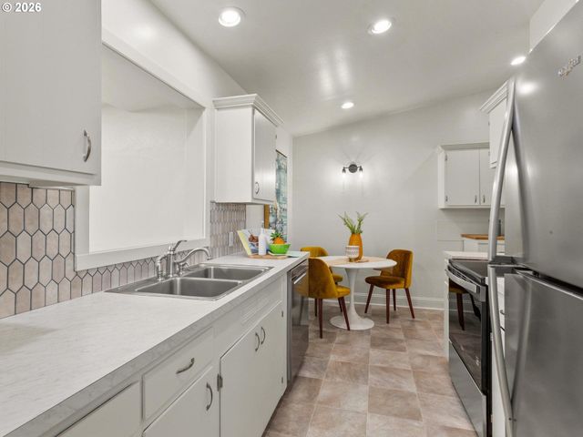 2637 Ne 138TH Pl, Portland, OR 97230