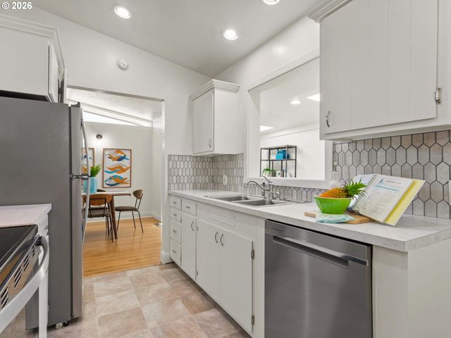 2637 Ne 138TH Pl, Portland, OR 97230