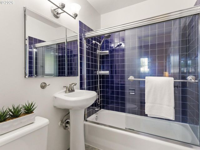 2637 Ne 138TH Pl, Portland, OR 97230