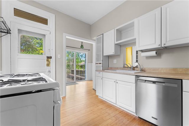 184 W Hutchinson Ave, Edgewood, PA 15218