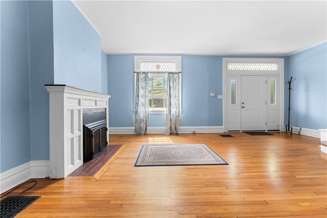 184 W Hutchinson Ave, Edgewood, PA 15218