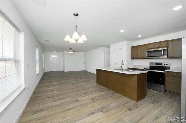 105 Daniels Court, St Robert, MO 65584