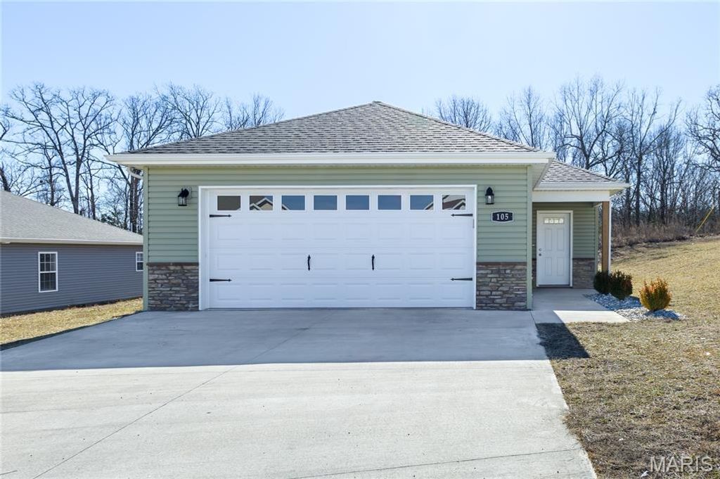 105 Daniels Court, St Robert, MO 65584