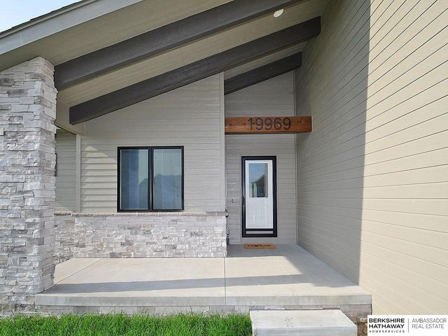 19969 Monroe Street, Omaha, NE 68135