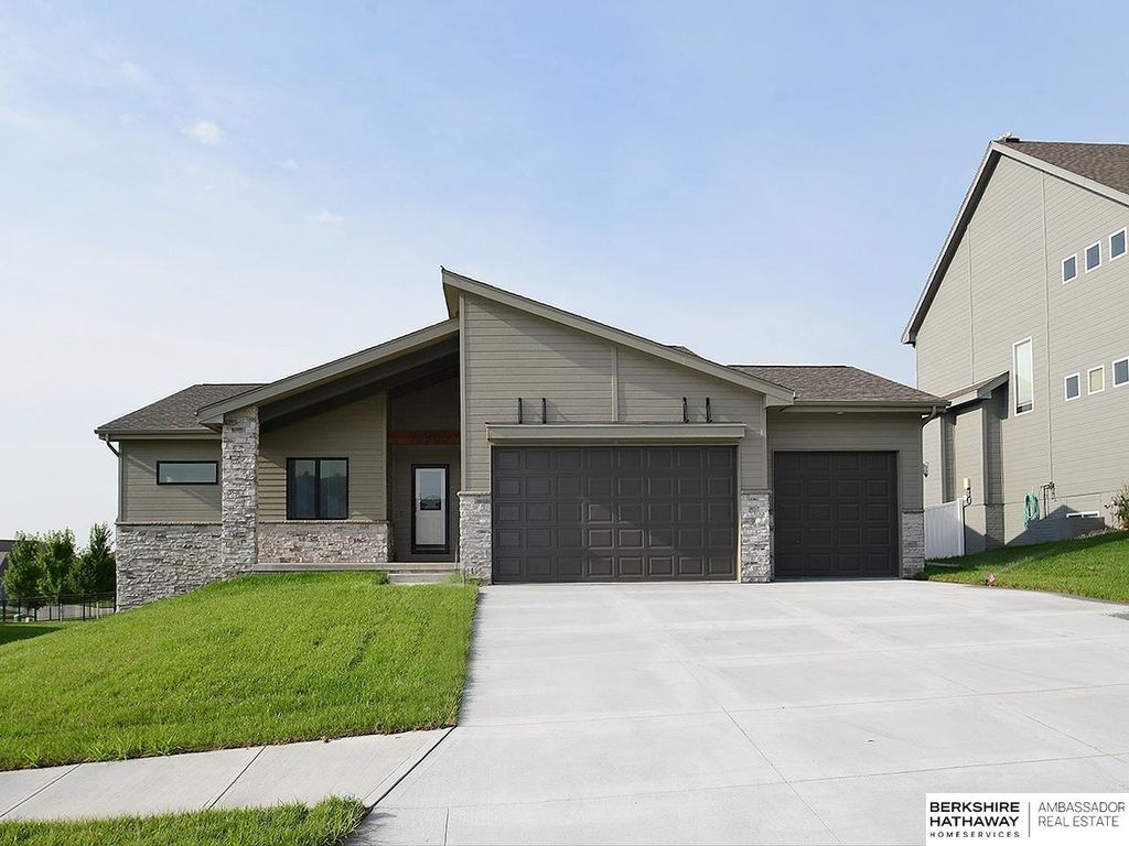 19969 Monroe Street, Omaha, NE 68135