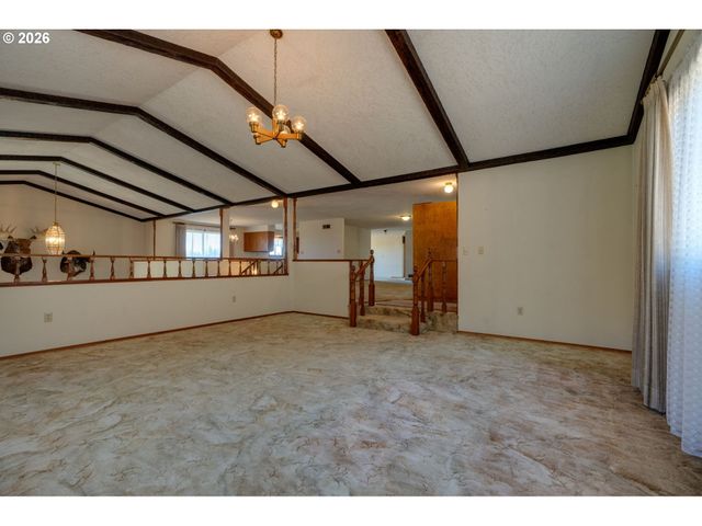 18108 Ne BALD PEAK Ln, Newberg, OR 97132