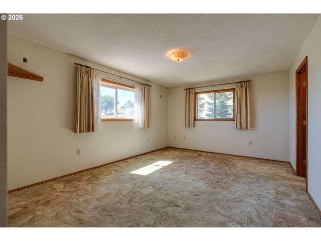 18108 Ne BALD PEAK Ln, Newberg, OR 97132