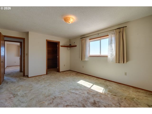 18108 Ne BALD PEAK Ln, Newberg, OR 97132