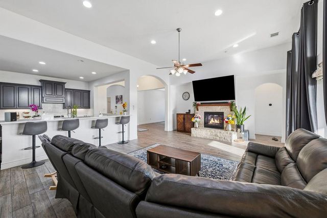 504 Montalcino LN, Georgetown, TX 78628
