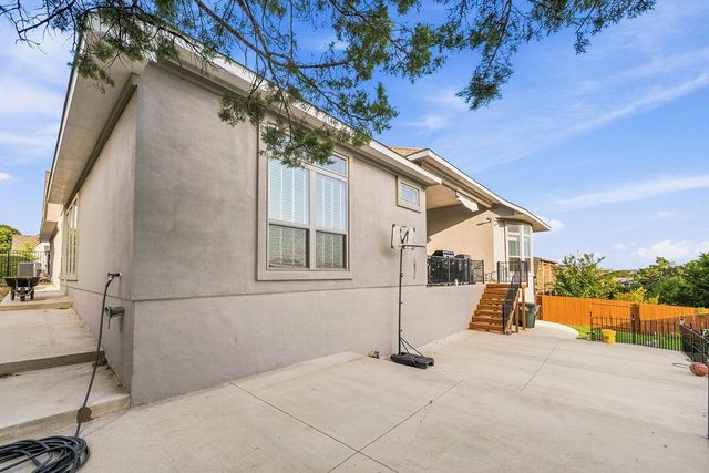 504 Montalcino LN, Georgetown, TX 78628