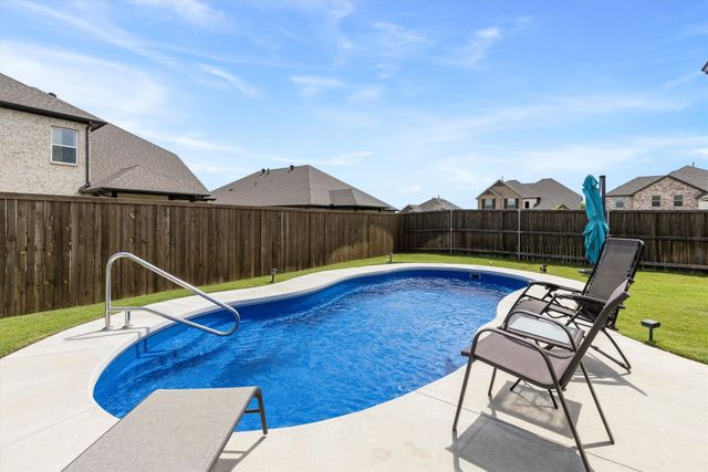 702 Matador Lane, Arlington, TX 76002