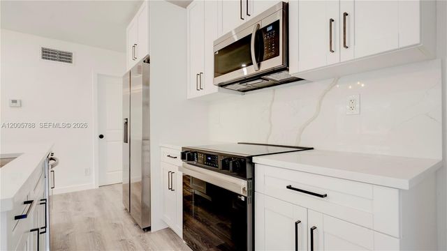 1921 NE 158th St, North Miami Beach, FL 33162