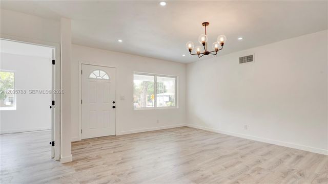 1921 NE 158th St, North Miami Beach, FL 33162