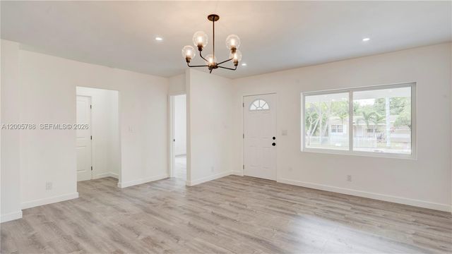 1921 NE 158th St, North Miami Beach, FL 33162