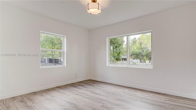 1921 NE 158th St, North Miami Beach, FL 33162