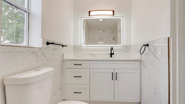 1921 NE 158th St, North Miami Beach, FL 33162