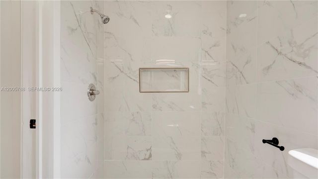 1921 NE 158th St, North Miami Beach, FL 33162