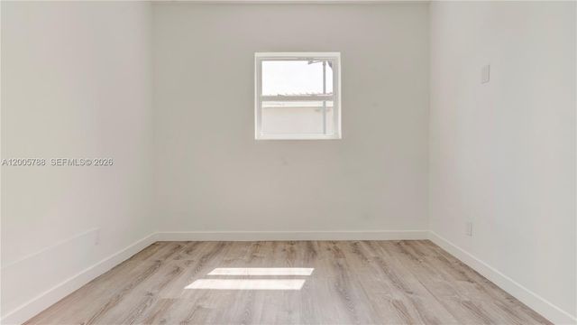 1921 NE 158th St, North Miami Beach, FL 33162