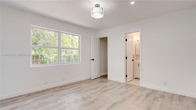 1921 NE 158th St, North Miami Beach, FL 33162