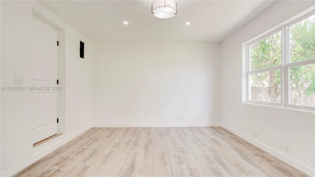 1921 NE 158th St, North Miami Beach, FL 33162