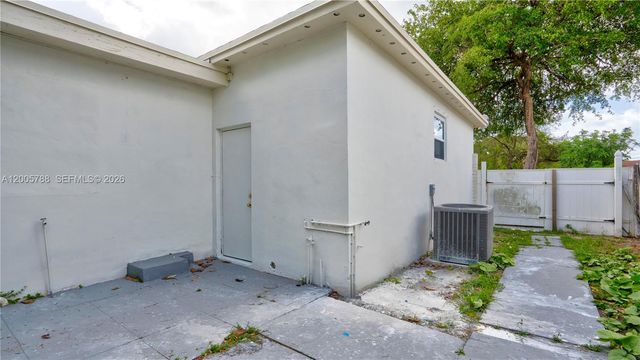 1921 NE 158th St, North Miami Beach, FL 33162
