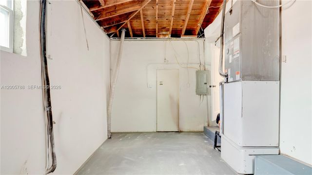 1921 NE 158th St, North Miami Beach, FL 33162