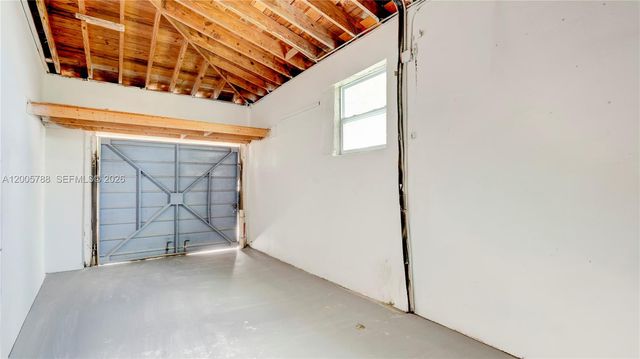 1921 NE 158th St, North Miami Beach, FL 33162