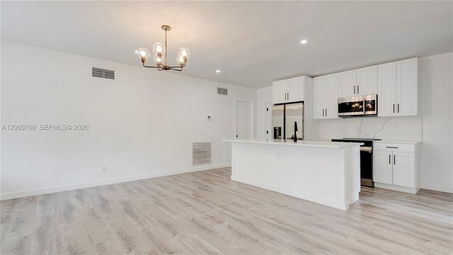 1921 NE 158th St, North Miami Beach, FL 33162