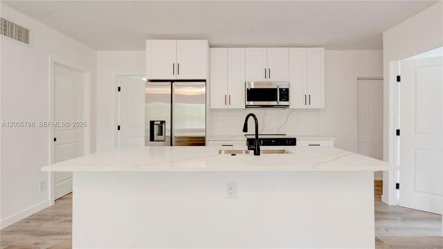 1921 NE 158th St, North Miami Beach, FL 33162