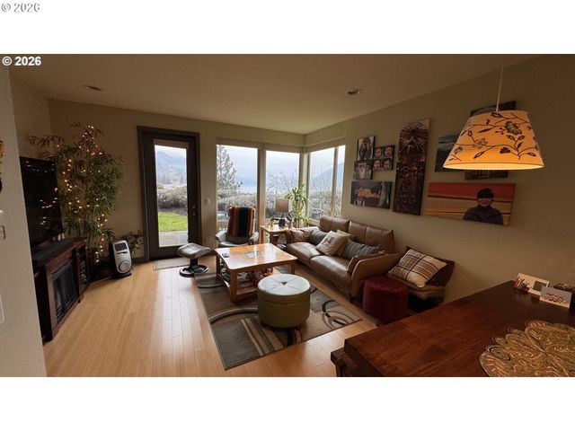 14 MOSIER CREEK Pl, Mosier, OR 97040