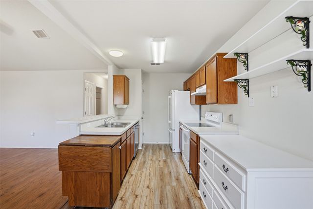 212 Preston Drive, Cleburne, TX 76033