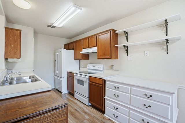 212 Preston Drive, Cleburne, TX 76033