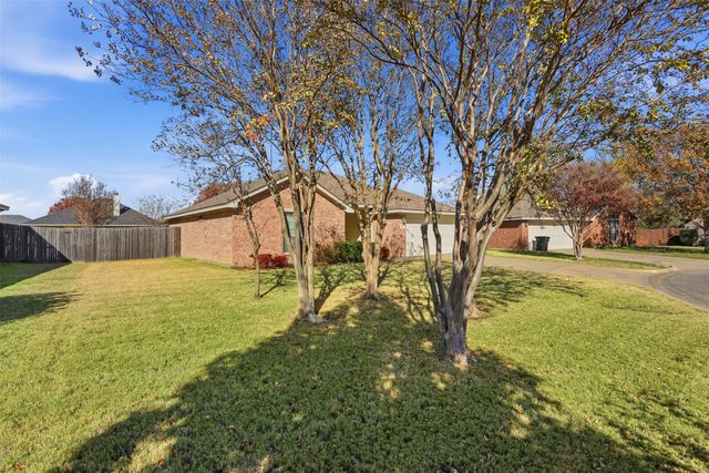 212 Preston Drive, Cleburne, TX 76033