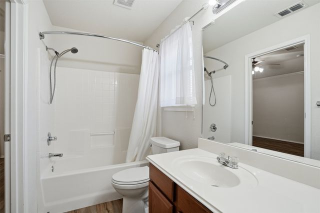 212 Preston Drive, Cleburne, TX 76033