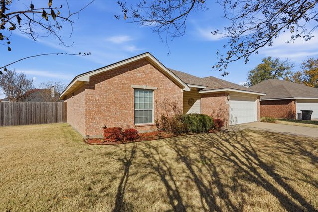 212 Preston Drive, Cleburne, TX 76033