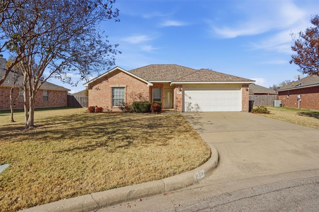 212 Preston Drive, Cleburne, TX 76033