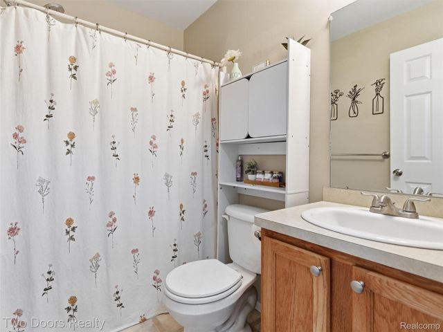 148 Saber Way, Lake Orion Village, MI 48362